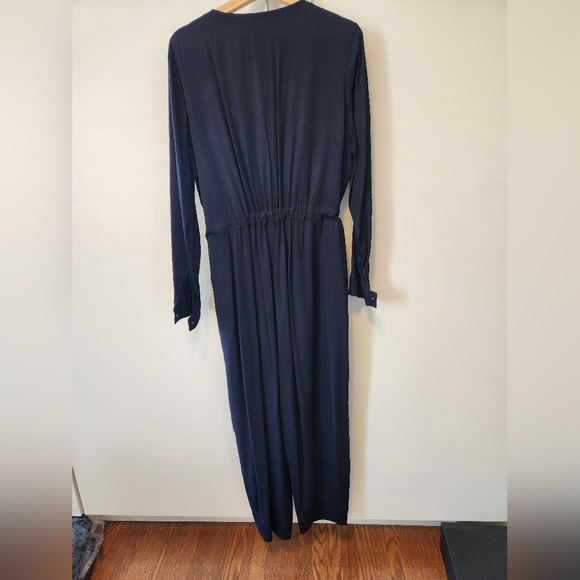 Navy jumpsuit size 12/ Large - Picture 6 of 6